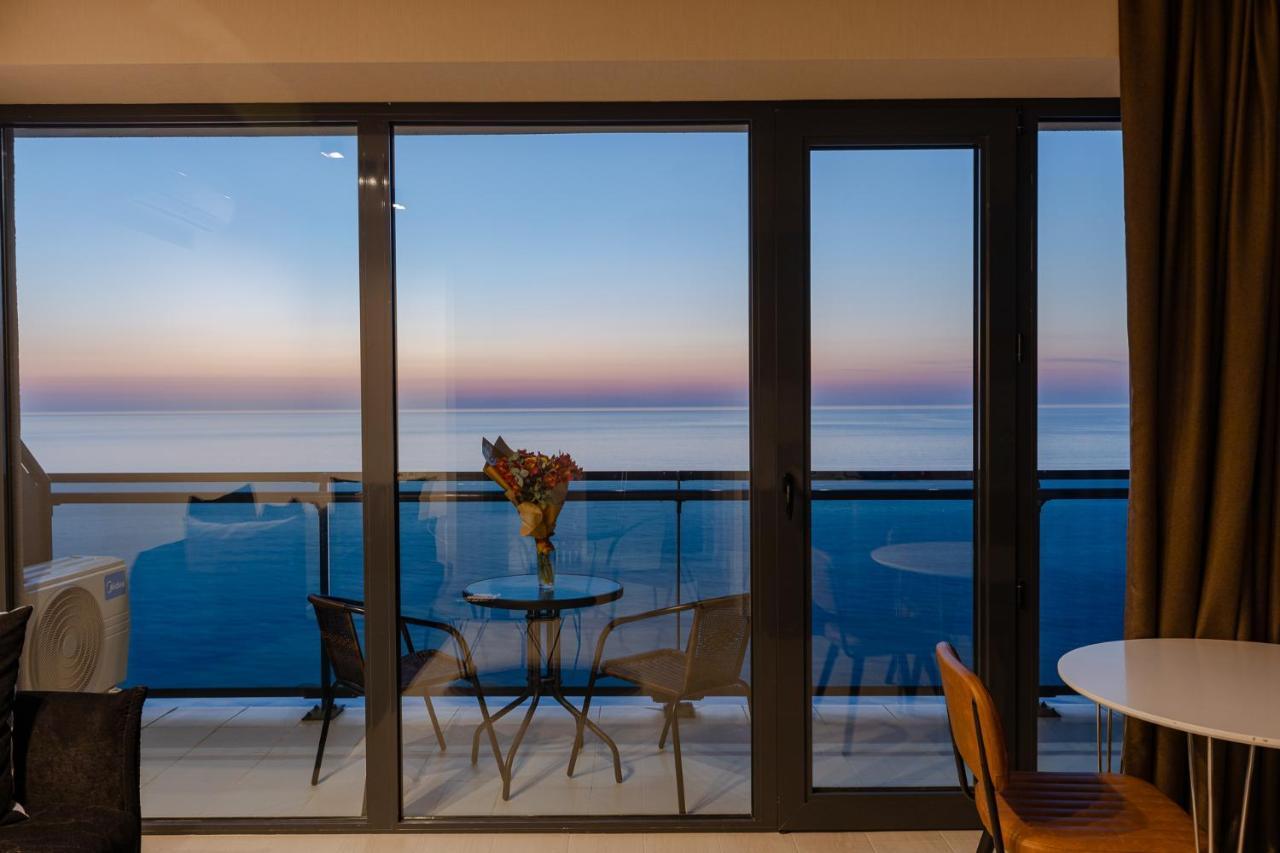 The Spot Apartments - Orbi Beach Tower Batumi Ngoại thất bức ảnh